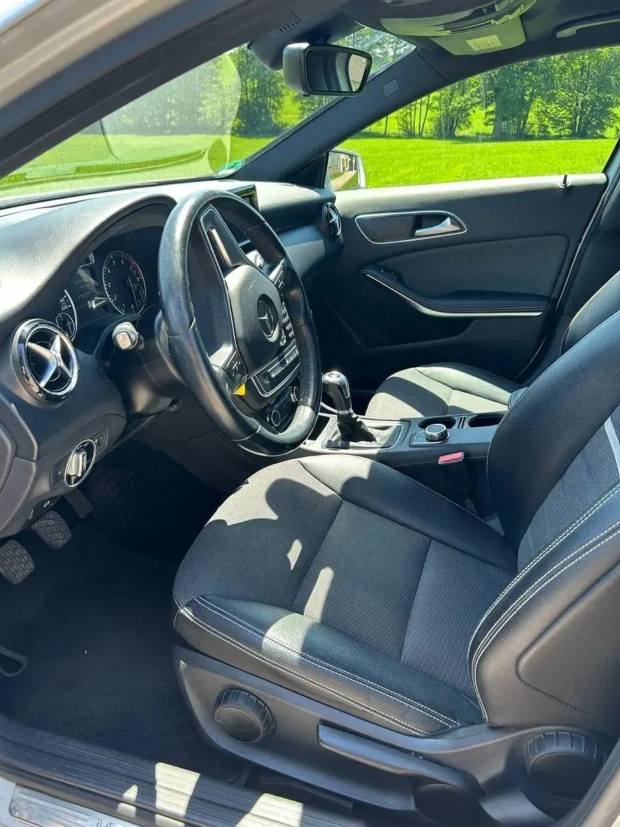 Gebraucht Mercedes A180 Style 122 PS (89 kW) 2012 Silber Kleinwagen