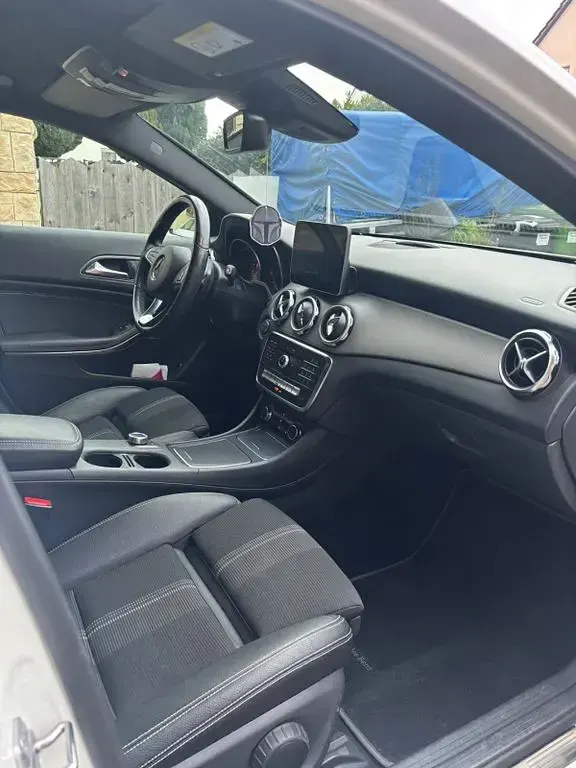 Gebraucht Mercedes GLA200 156 PS (114 kW) 2019 Weiß SUV