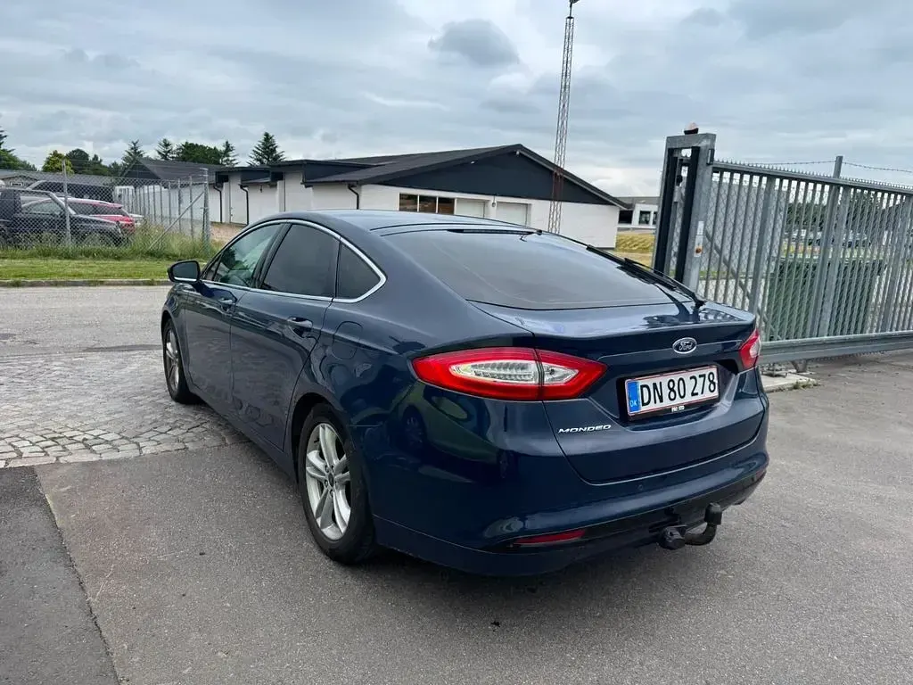 Gebraucht Ford Mondeo Titanium 160 PS (117 kW) 2016 Blau Limousine