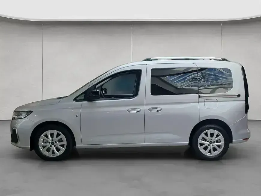 Neu Ford Tourneo Connect Titanium 122 PS (89 kW) 2025 Silber Van / Kleinbus