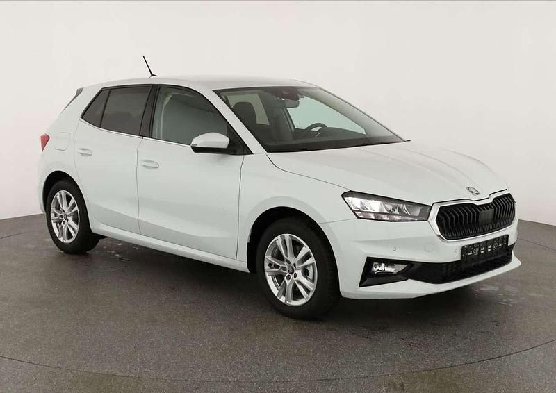 Moon weiss metallic Neu 2025 Skoda Fabia Selection Limousine | 21.895 € (Fairer Preis) - Bild 1/4