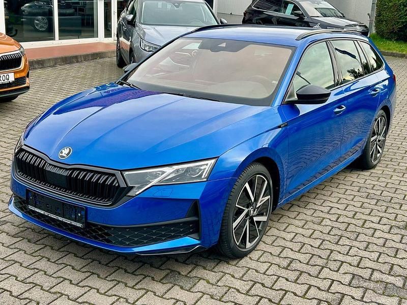 Blau Gebraucht 2025 Skoda Octavia SportLine Kombi | 35.790 € (Teuer) - Bild 1/4