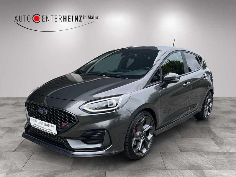 Magneticgrau (metallic) Gebraucht 2022 Ford Fiesta ST Kleinwagen | 22.900 € (Fairer Preis) - Bild 1/4