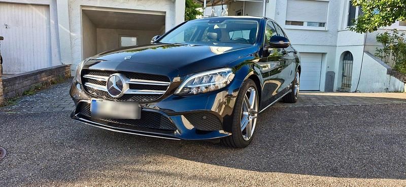 Schwarz Gebraucht 2019 Mercedes C180 Limousine | 22.450 € (Guter Preis) - Bild 1/4