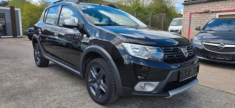 Gebraucht Dacia Sandero Prestige 90 PS (66 kW) 2017 Schwarz Limousine