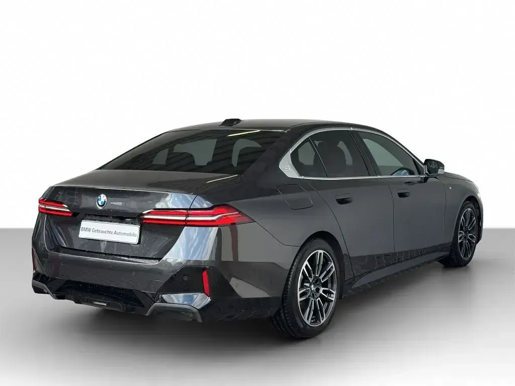 Gebraucht BMW 520 M Sport 197 PS (144 kW) 2024 Grau Limousine