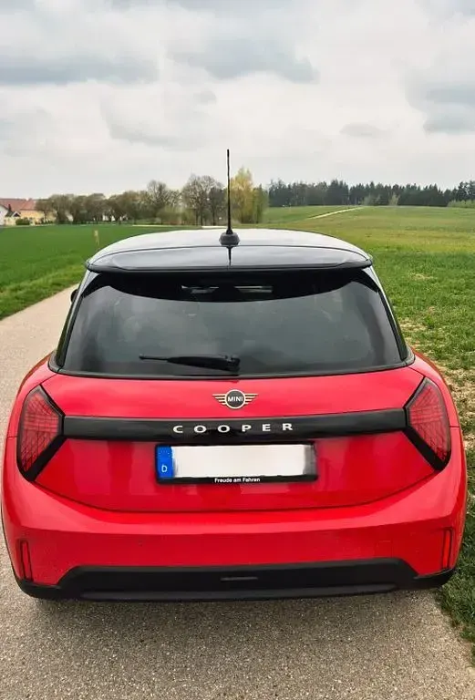 Gebraucht Mini Cooper Classic 114 kW (156 PS) 2025 Rot Kleinwagen
