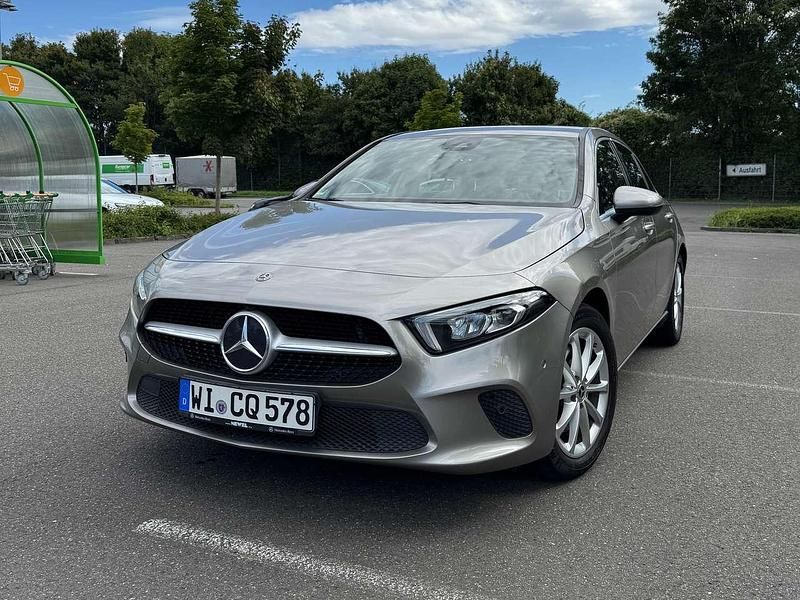 Grau Gebraucht 2019 Mercedes A220 Progressive Limousine | 21.000 € (Guter Preis) - Bild 1/4