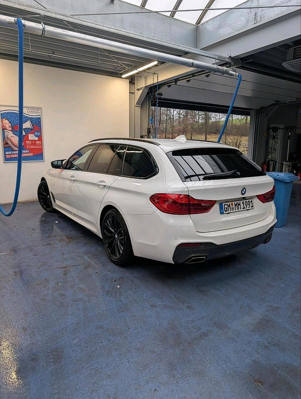 Weiß Gebraucht 2020 BMW 530 M Sport Kombi | 23.999 € (Superpreis) - Bild 1/4
