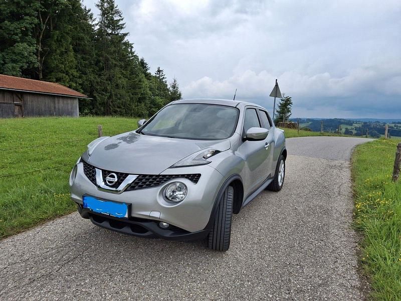 Grau Gebraucht 2017 Nissan Juke N-Connecta SUV | 8.950 € (Guter Preis) - Bild 1/4