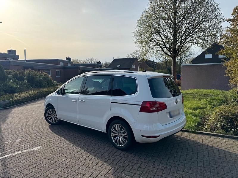 Second-hand VW Sharan 170 CP (125 kW) 2012 Alb Monovolum