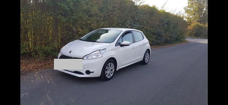 Weiß Gebraucht 2014 Peugeot 208 Active Kleinwagen | 4.999 € (Guter Preis) - Bild 1/4