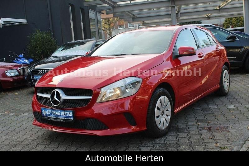 Rot Gebraucht 2017 Mercedes A180 Limousine | 12.990 € (Fairer Preis) - Bild 1/4