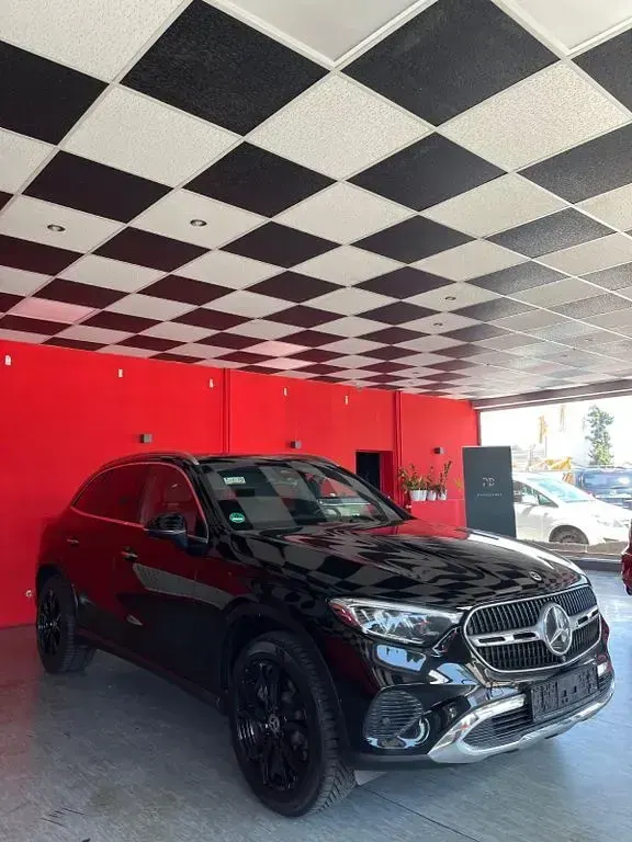 Gebraucht Mercedes GLC300de Avantgarde 197 PS (144 kW) 2024 Schwarz SUV