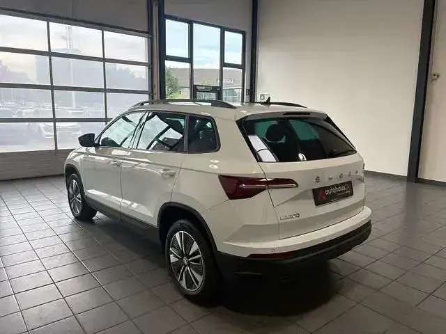 Gebraucht Skoda Karoq Tour 150 PS (110 kW) 2023 Weiß SUV
