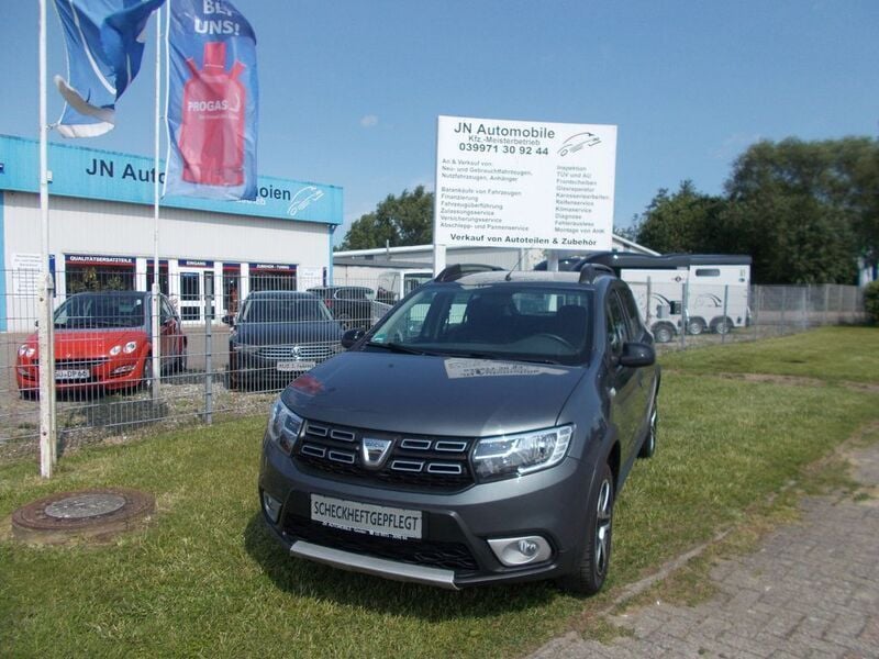 Grau Gebraucht 2018 Dacia Sandero Stepway Kleinwagen | 9.499 € (Etwas zu teuer) - Bild 1/4