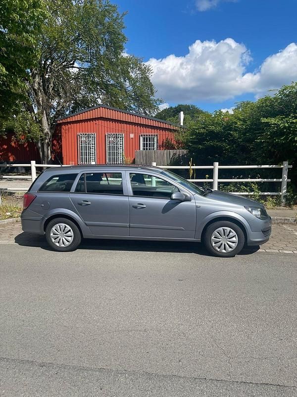 Grau Gebraucht 2006 Opel Astra Kombi | 2.500 € (Fairer Preis) - Bild 1/4