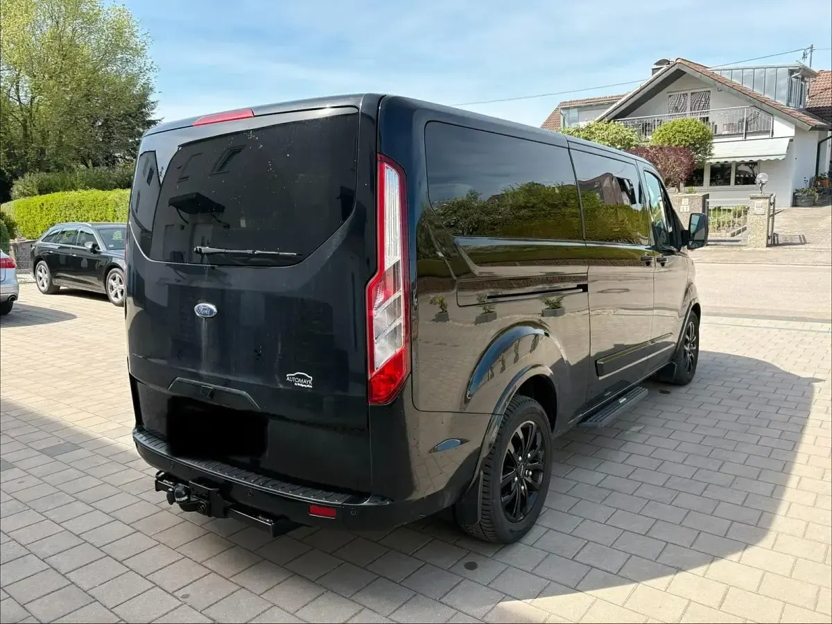 Gebraucht Ford Tourneo Titanium 170 PS (125 kW) 2018 Schwarz Van / Kleinbus