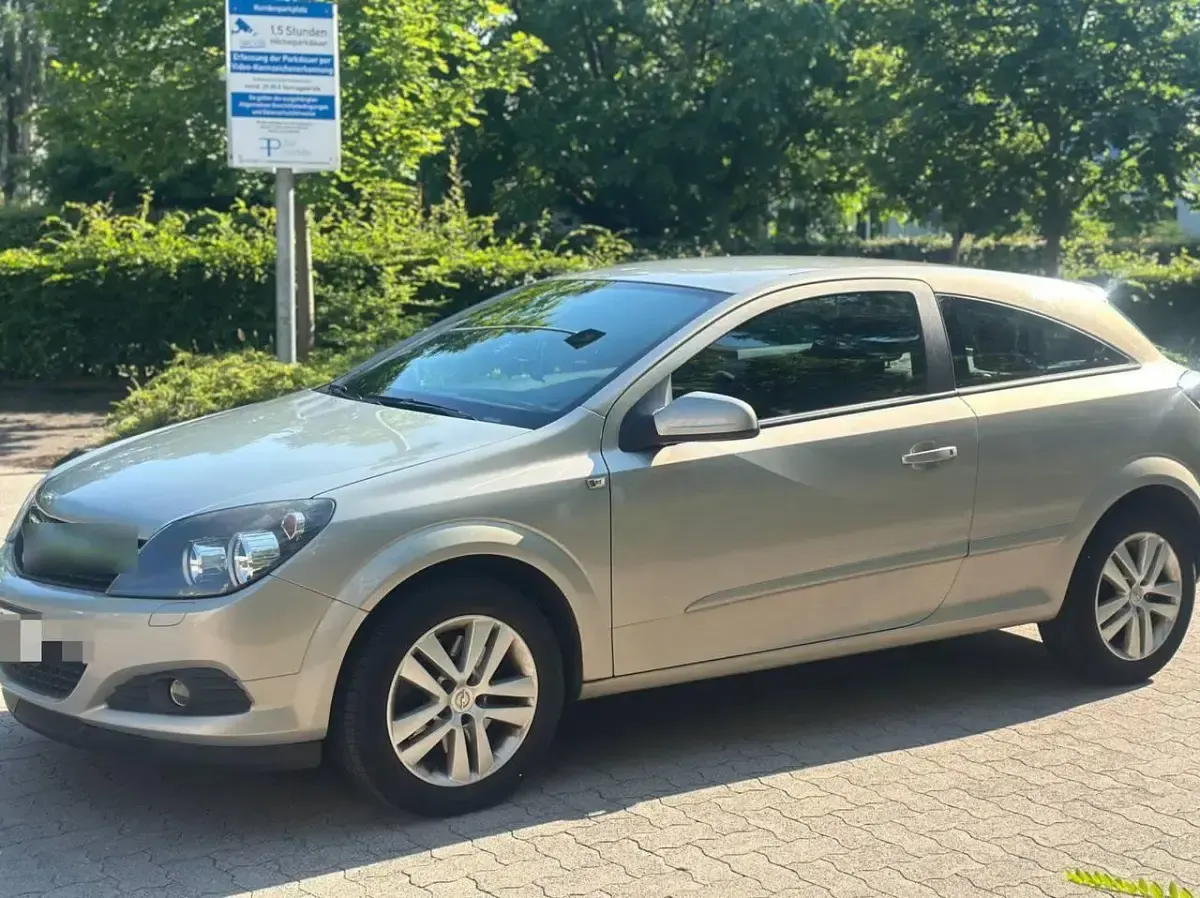 Gebraucht Opel Astra 120 PS (88 kW) 2008 Silber Kleinwagen