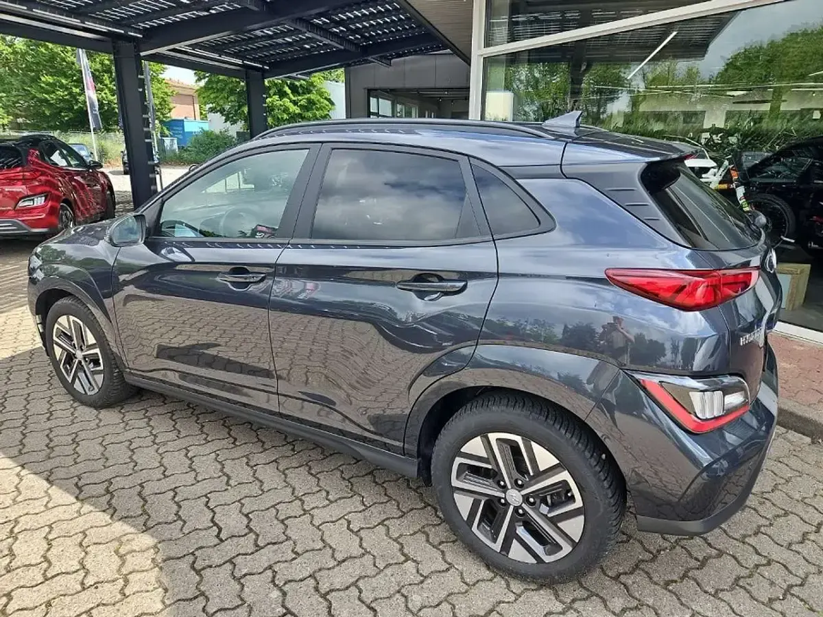 Gebraucht Hyundai Kona Trend 25 kW (35 PS) 2022 Dark knight / mic SUV