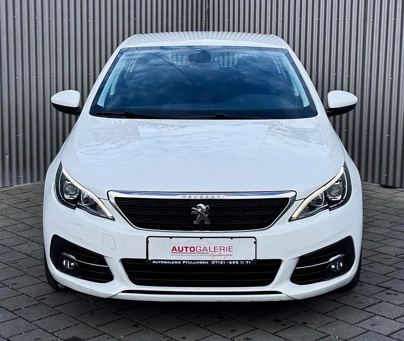 Gebraucht Peugeot 308 Active 131 PS (96 kW) 2021 Weiß Kleinwagen