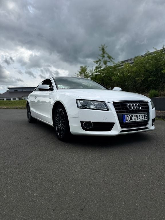 Weiß Gebraucht 2011 Audi A5 Design Coupé | 8.200 € (Superpreis) - Bild 1/4