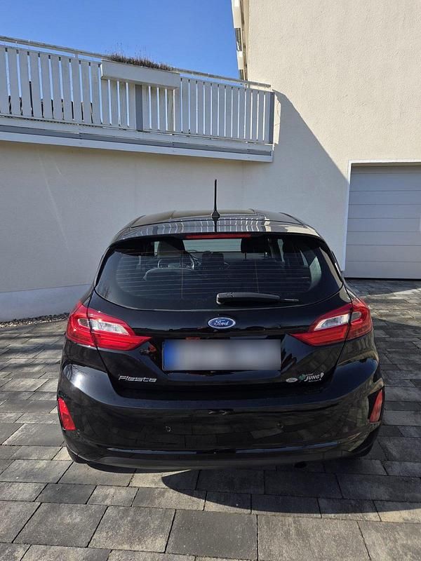 Gebraucht Ford Fiesta 101 PS (74 kW) 2017 Schwarz Kleinwagen