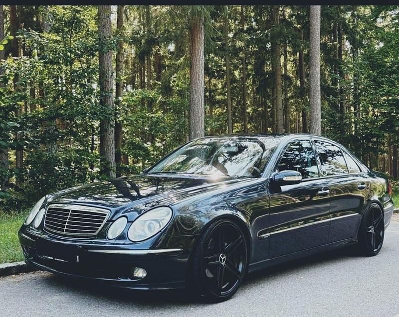 Schwarz Gebraucht 2004 Mercedes E220 Limousine | 6.500 € (Teuer) - Bild 1/3