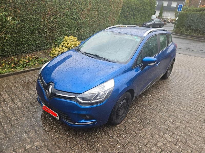 Blau Gebraucht 2018 Renault Clio IV LIMITED Limousine | 5.399 € (Superpreis) - Bild 1/4