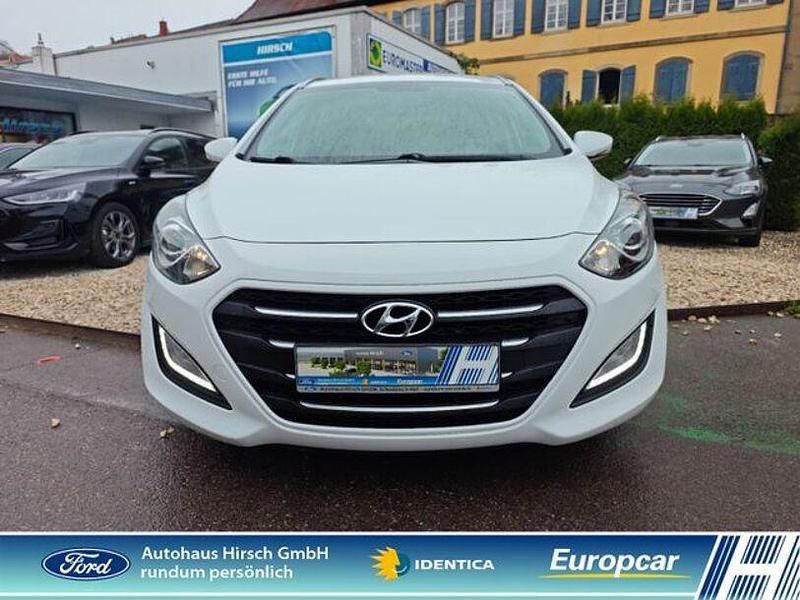 Gebraucht Hyundai i30 120 PS (88 kW) 2015 Weiß Kombi