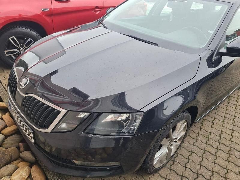 Schwarz Gebraucht 2019 Skoda Octavia Ambition Limousine | 12.000 € (Fairer Preis) - Bild 1/4