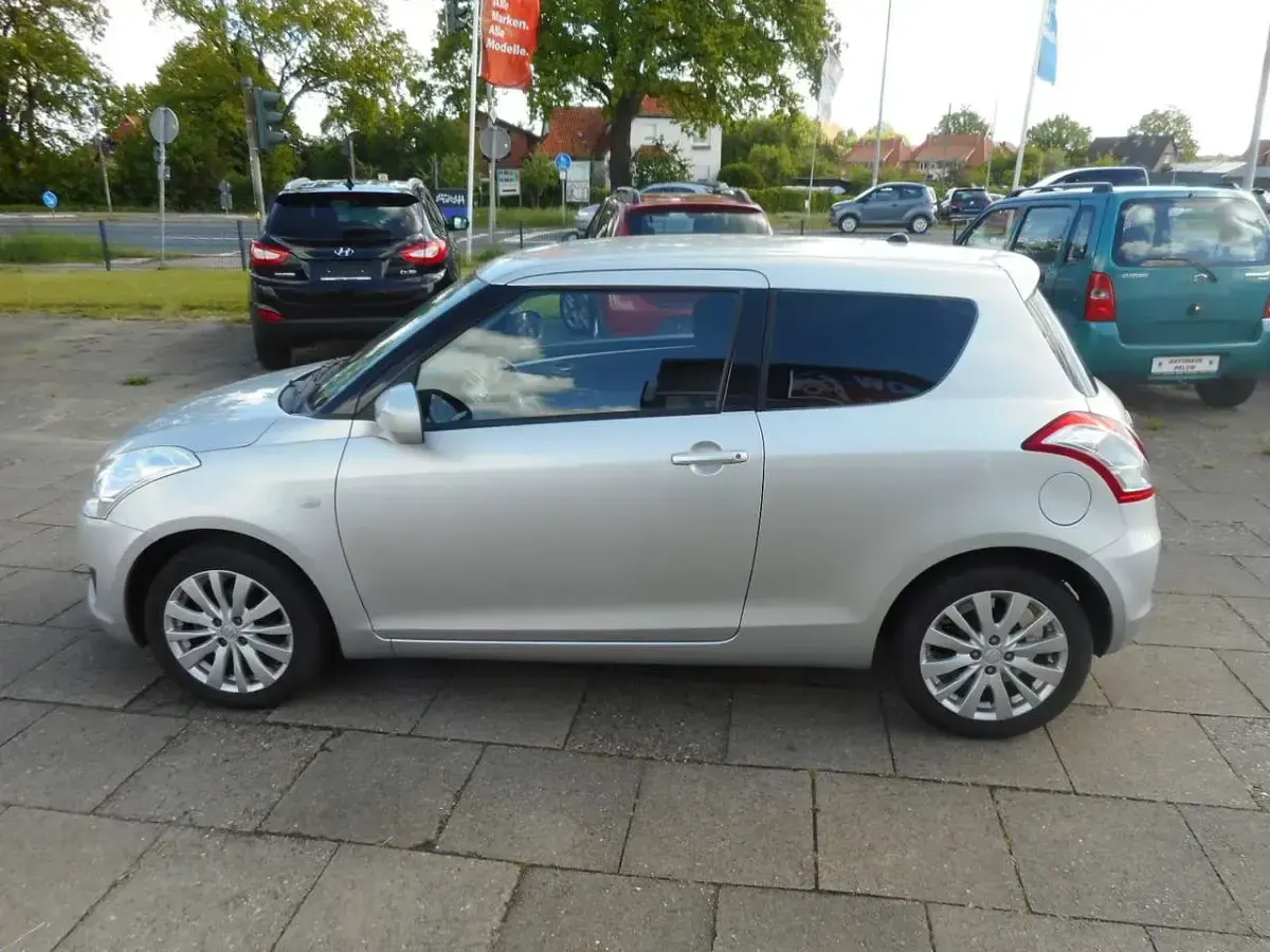 Gebraucht Suzuki Swift Club 94 PS (69 kW) 2013 Silber Kleinwagen