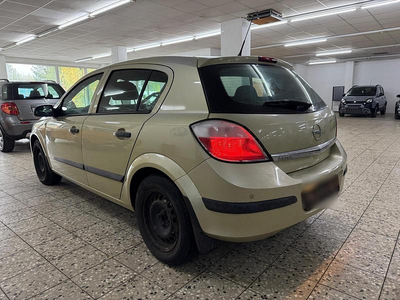 Gebraucht Opel Astra 90 PS (66 kW) 2004 Gold Limousine