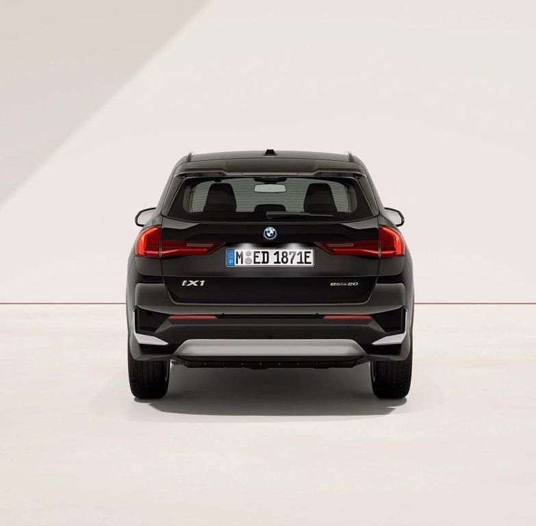 Neu BMW iX1 150 kW (204 PS) 2026 Schwarz SUV