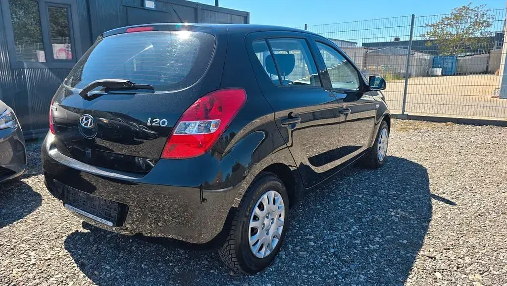 Gebraucht Hyundai i20 Edition 77 PS (56 kW) 2011 Schwarz Kleinwagen