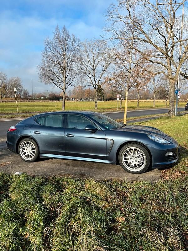 Gebraucht Porsche Panamera 300 PS (220 kW) 2012 Blau Kleinwagen