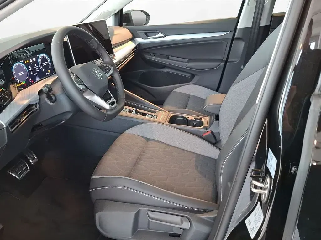 Neu VW Golf VIII 150 PS (110 kW) 2026 Grenadillschwarz metallic Limousine