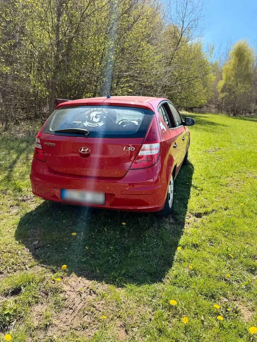 Gebraucht Hyundai i30 110 PS (80 kW) 2010 Rot Kleinwagen