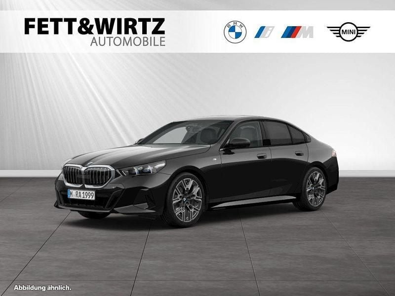 Gebraucht BMW 520 M Sport 197 PS (144 kW) 2025 Saphirschwarz metallic Limousine