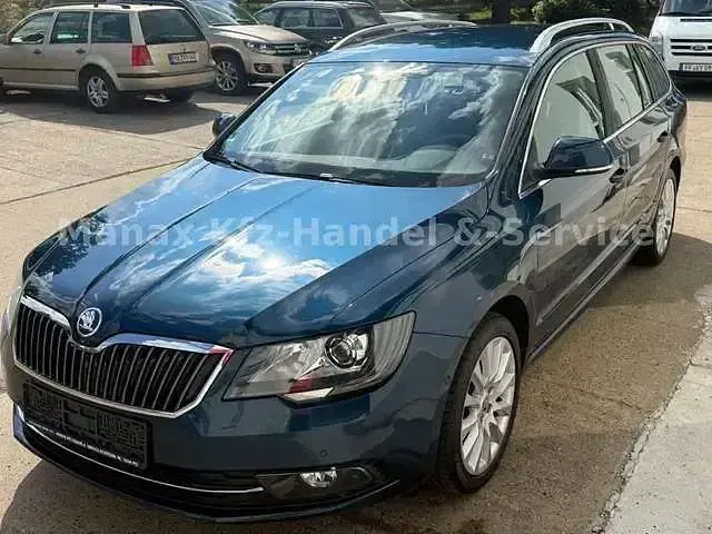 Gebraucht Skoda Superb Exclusive 160 PS (117 kW) 2014 Modra lava/lava blau Kombi