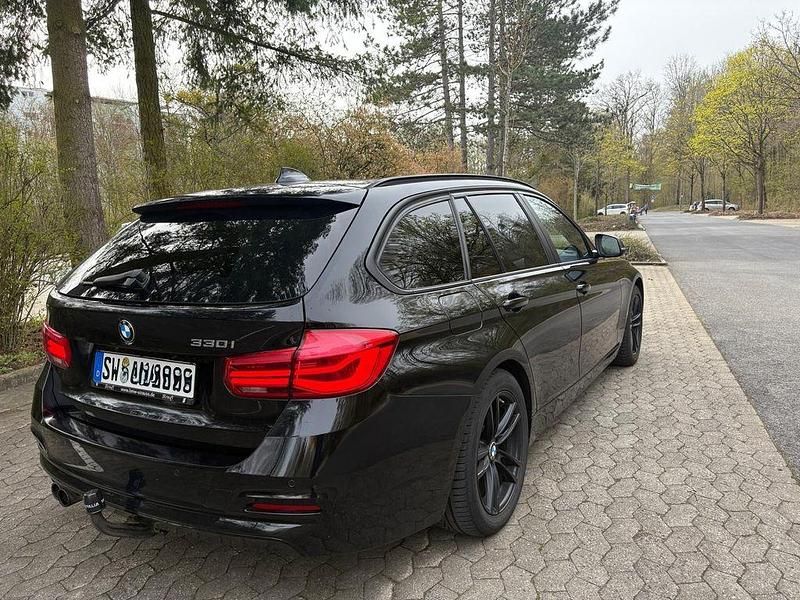 Gebraucht BMW 330 Advantage 252 PS (185 kW) 2015 Schwarz Kombi