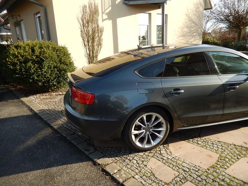 Grau Gebraucht 2013 Audi A5 Business Limousine | 11.599 € (Fairer Preis) - Bild 1/4