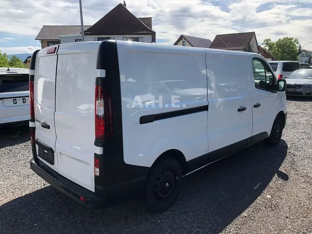 Gebraucht Renault Trafic 125 PS (91 kW) 2018 Weiß Van / Kleinbus