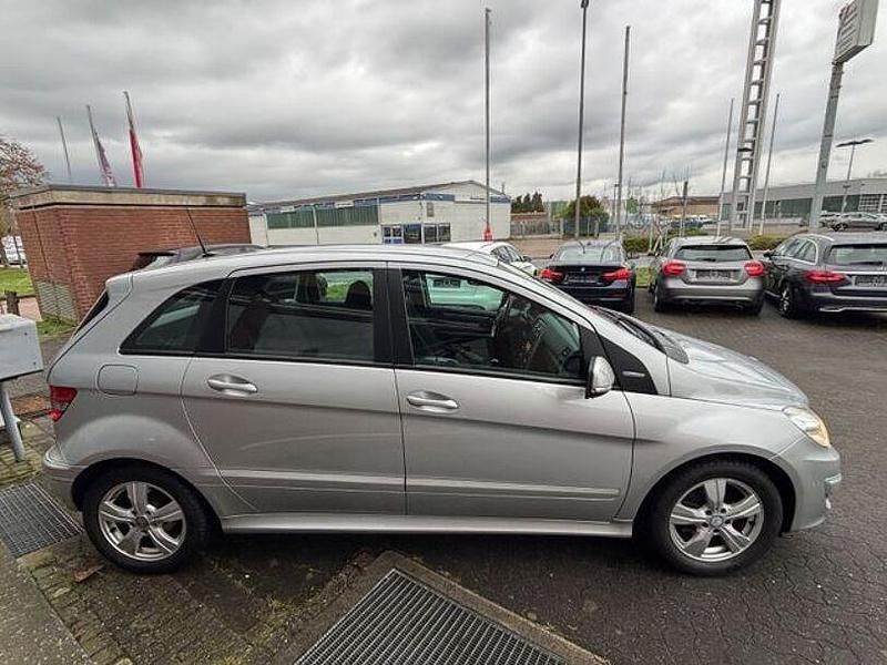 Gebraucht Mercedes B180 116 PS (85 kW) 2011 Grau Van / Kleinbus