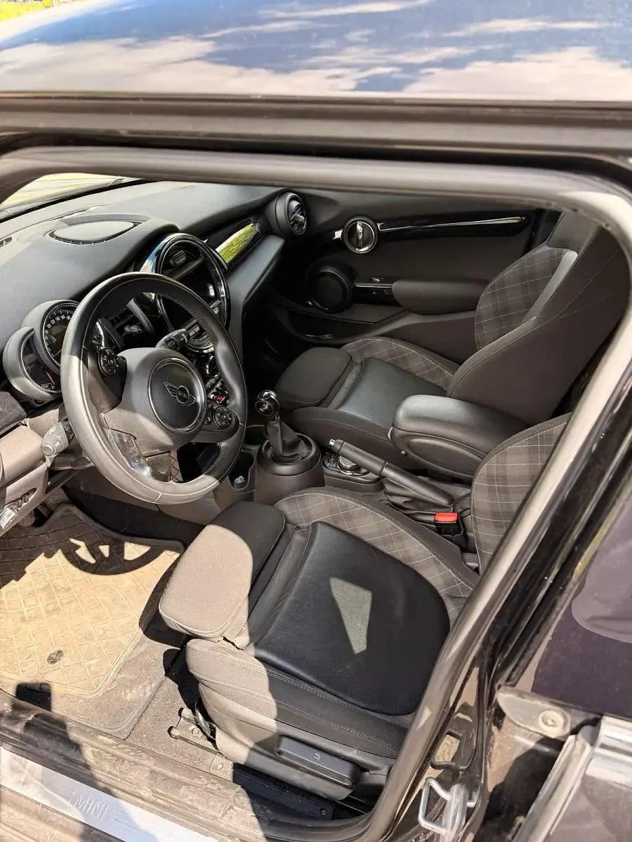 Gebraucht Mini Cooper 136 PS (100 kW) 2018 Schwarz Kleinwagen