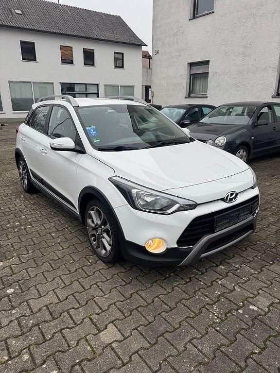 Gebraucht Hyundai i20 Active 101 PS (74 kW) 2016 Weiß Limousine