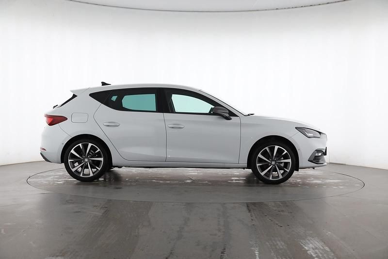 Neu Seat Leon FR 150 PS (110 kW) 2025 Glacial weiss Limousine