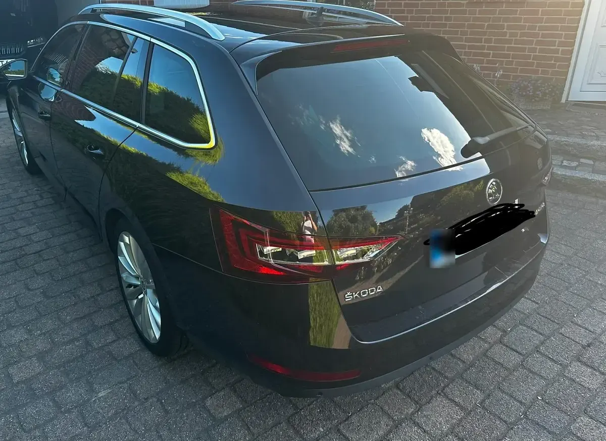 Gebraucht Skoda Superb LAURIN & KLEMENT 190 PS (139 kW) 2017 Schwarz Limousine