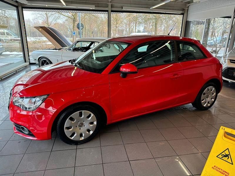 Gebraucht Audi A1 Attraction 86 PS (63 kW) 2011 Rot Kleinwagen