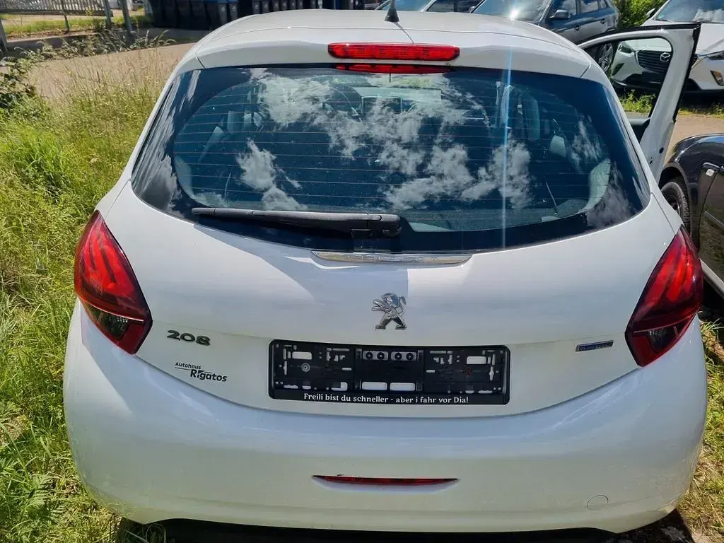 Gebraucht Peugeot 208 Active 68 PS (50 kW) 2016 Weiß Kleinwagen